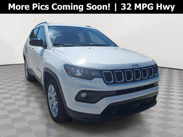 2023 Jeep Compass Latitude Lux 4WD photo