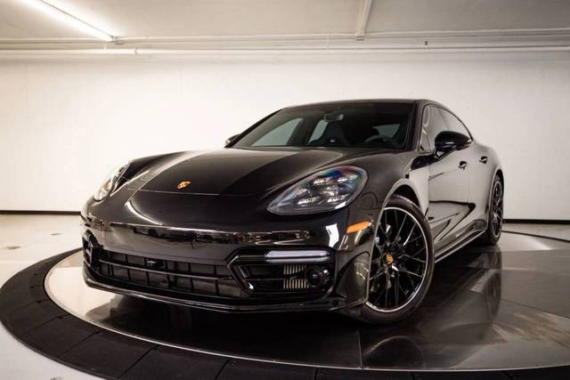 2023 Porsche Panamera GTS AWD photo