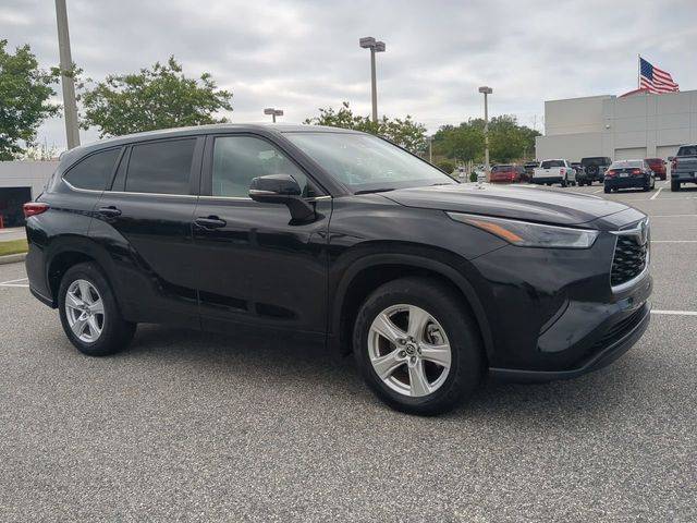2023 Toyota Highlander L FWD photo