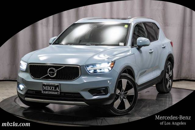 2019 Volvo XC40 Momentum AWD photo