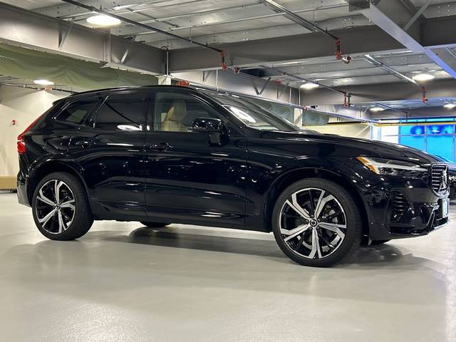 2023 Volvo XC60 Recharge Ultimate Dark Theme AWD photo