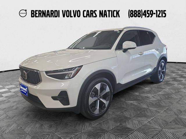 2023 Volvo XC40 Plus Bright Theme AWD photo