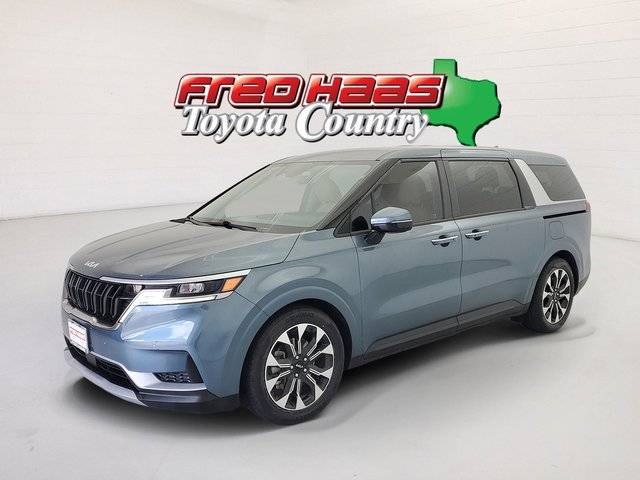 2023 Kia Carnival EX FWD photo