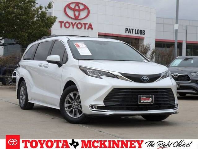 2023 Toyota Sienna XLE FWD photo