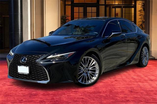 2023 Lexus IS IS 300 RWD photo