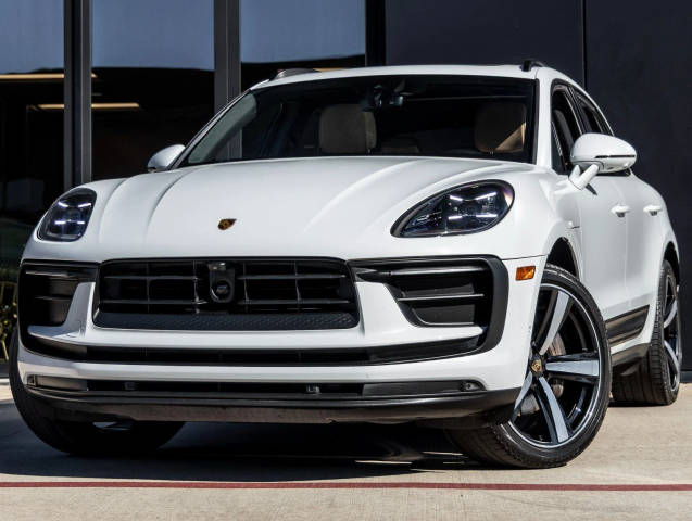 2023 Porsche Macan AWD photo