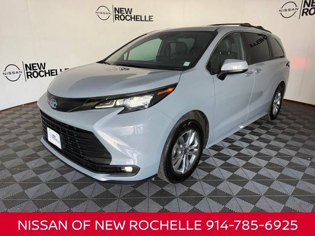 2023 Toyota Sienna Woodland Edition AWD photo