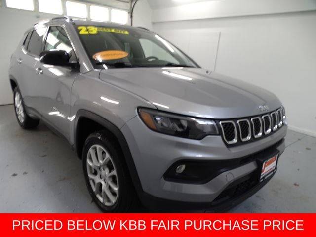 2023 Jeep Compass Latitude Lux 4WD photo