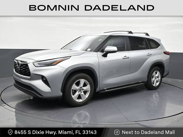 2023 Toyota Highlander LE FWD photo