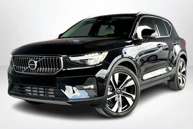 2023 Volvo XC40 Plus Bright Theme AWD photo