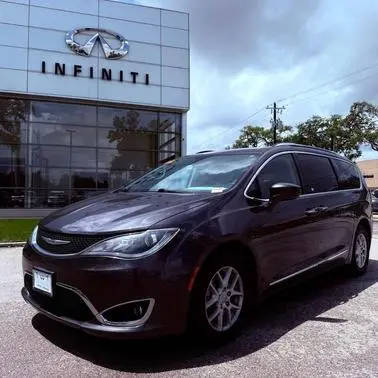 2020 Chrysler Pacifica Minivan Touring L FWD photo
