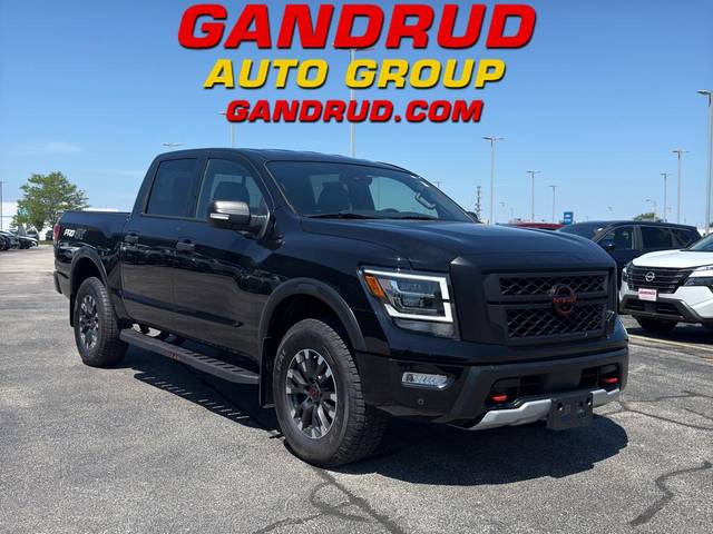 2023 Nissan Titan PRO-4X 4WD photo