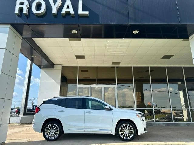 2023 GMC Terrain Denali AWD photo