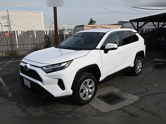 2023 Toyota RAV4 LE FWD photo