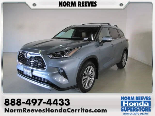 2023 Toyota Highlander Platinum FWD photo