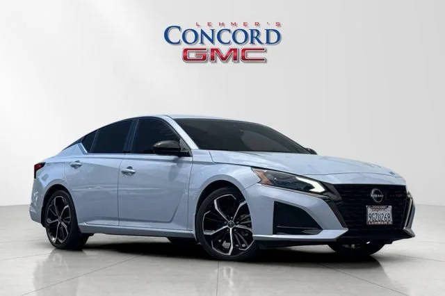 2023 Nissan Altima 2.5 SR FWD photo