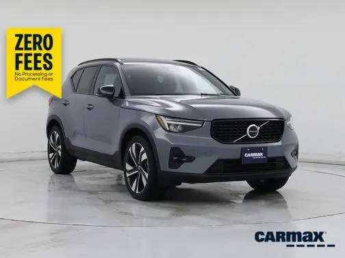 2023 Volvo XC40 Plus Dark Theme AWD photo