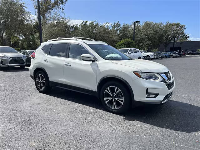 2019 Nissan Rogue SV FWD photo