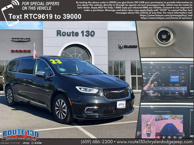 2023 Chrysler Pacifica Minivan Hybrid Limited FWD photo