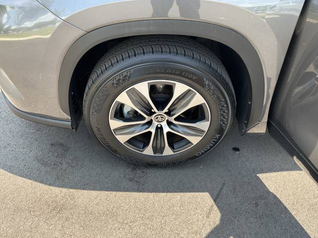 2023 Toyota Highlander XLE FWD photo