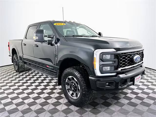 2023 Ford F-250 Super Duty LARIAT 4WD photo