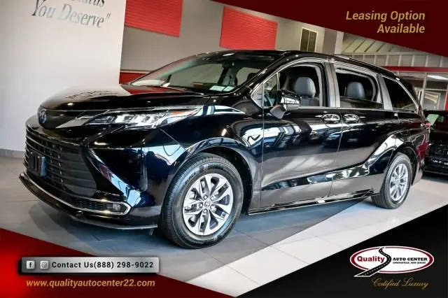 2023 Toyota Sienna XLE FWD photo