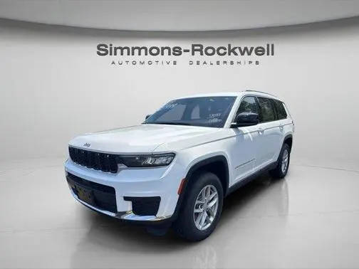 2023 Jeep Grand Cherokee L Laredo 4WD photo