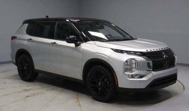 2023 Mitsubishi Outlander SEL Black Edition AWD photo