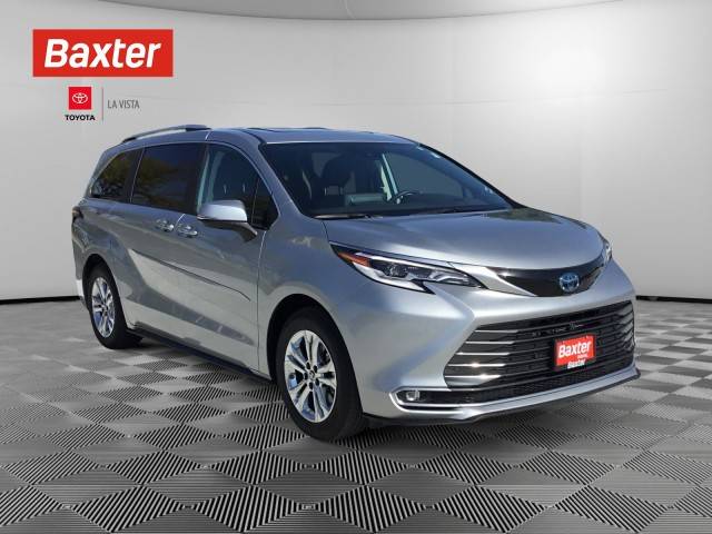 2023 Toyota Sienna Platinum AWD photo