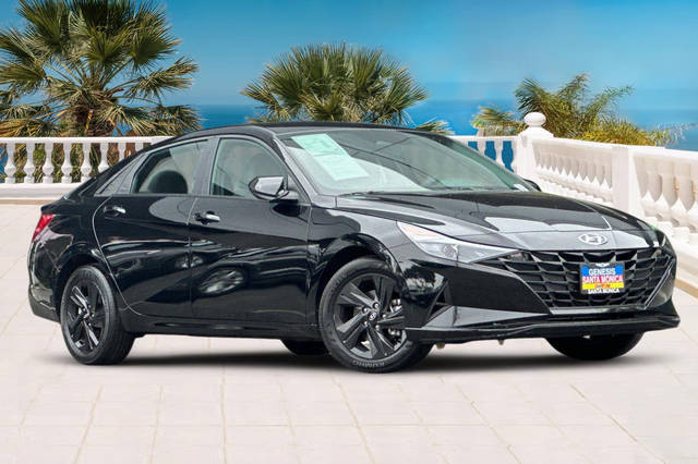 2023 Hyundai Elantra SEL FWD photo