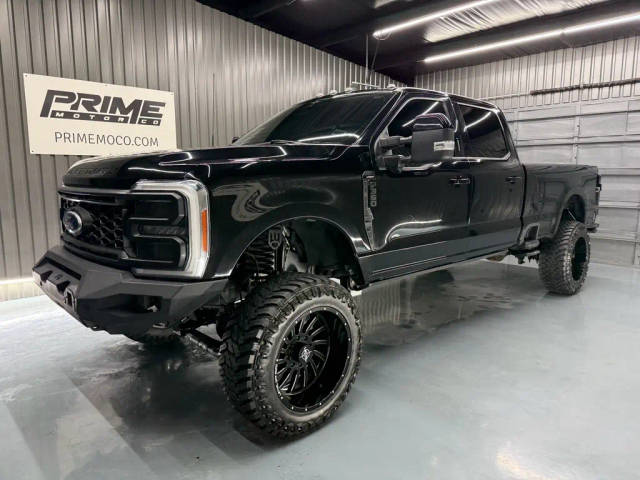 2023 Ford F-350 Super Duty LARIAT 4WD photo