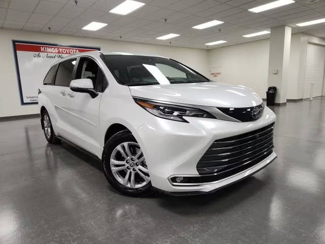 2023 Toyota Sienna Platinum AWD photo