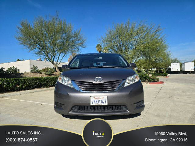 2015 Toyota Sienna LE FWD photo