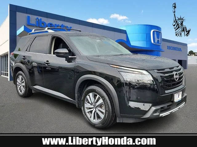 2023 Nissan Pathfinder SL 4WD photo