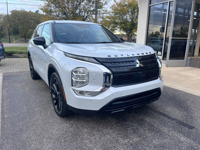 2023 Mitsubishi Outlander SEL 4WD photo