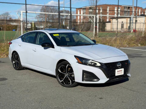 2023 Nissan Altima 2.5 SR FWD photo