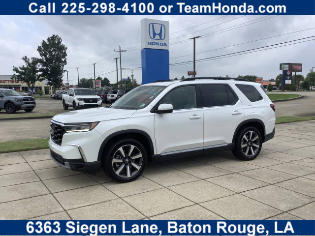2023 Honda Pilot Touring FWD photo