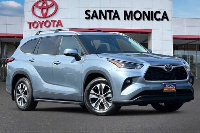 2023 Toyota Highlander XLE FWD photo