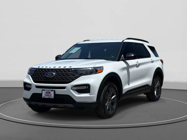 2023 Ford Explorer XLT 4WD photo