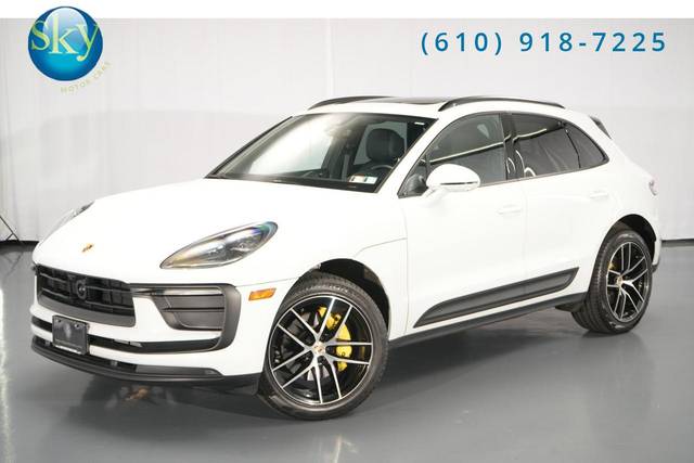 2023 Porsche Macan AWD photo