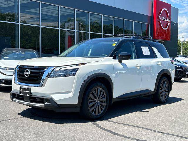 2023 Nissan Pathfinder SL 4WD photo