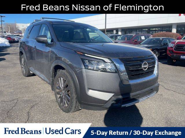 2023 Nissan Pathfinder SL 4WD photo