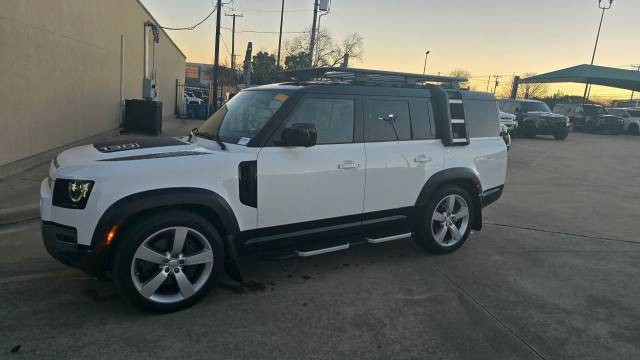 2023 Land Rover Defender 130 X-Dynamic SE 4WD photo