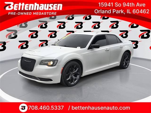 2023 Chrysler 300 Touring RWD photo