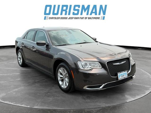 2023 Chrysler 300 Touring RWD photo