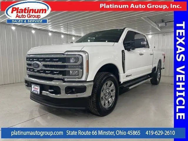 2023 Ford F-250 Super Duty LARIAT 4WD photo