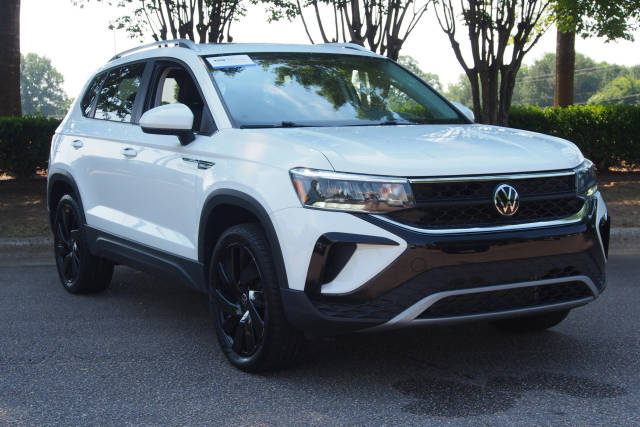 2023 Volkswagen Taos SE AWD photo