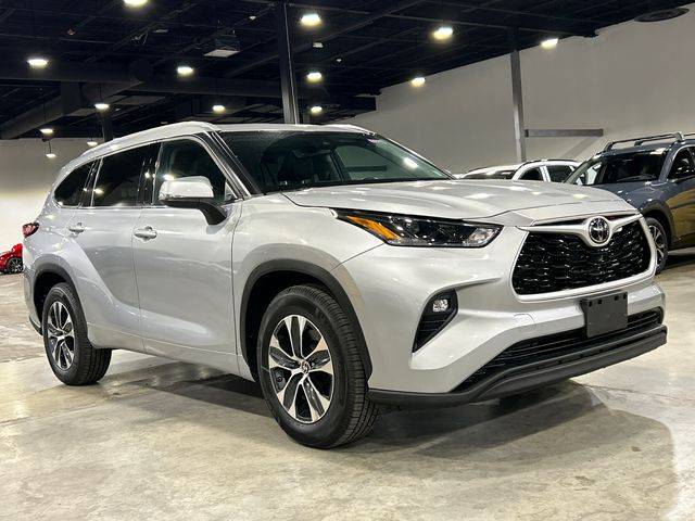 2022 Toyota Highlander XLE FWD photo