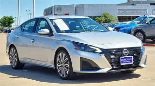 2023 Nissan Altima 2.5 SL FWD photo