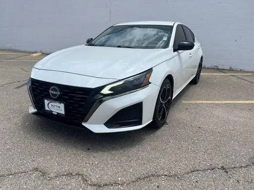 2023 Nissan Altima 2.5 SR FWD photo